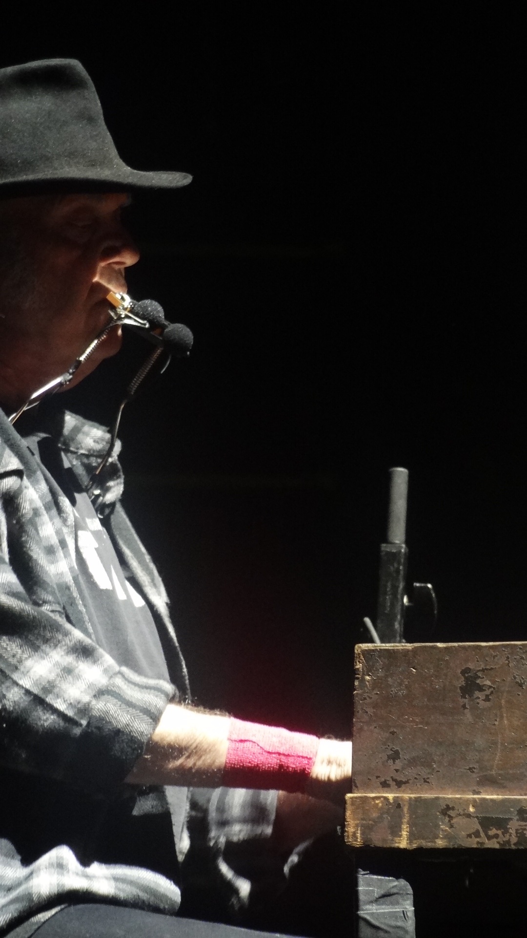 NeilYoungAndPromiseOfTheReal2016EuropeTourCompilation (16).JPG